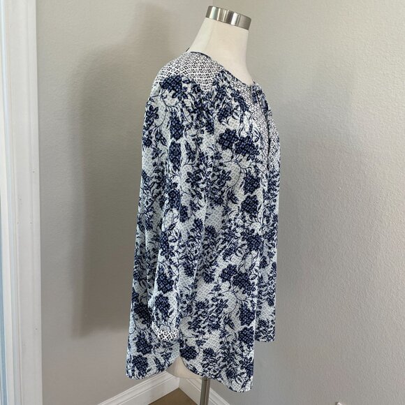 Nydj Womens XL Blue White Floral Tunic Top 3/4 Sleeve Front Neck Tie Blouse - Picture 3 of 10